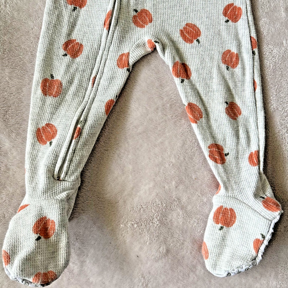 Carter's, Child of Mine, Fall Sleeper, 12M, Pumpkin zip up with foot grips - Picture 4 of 7
